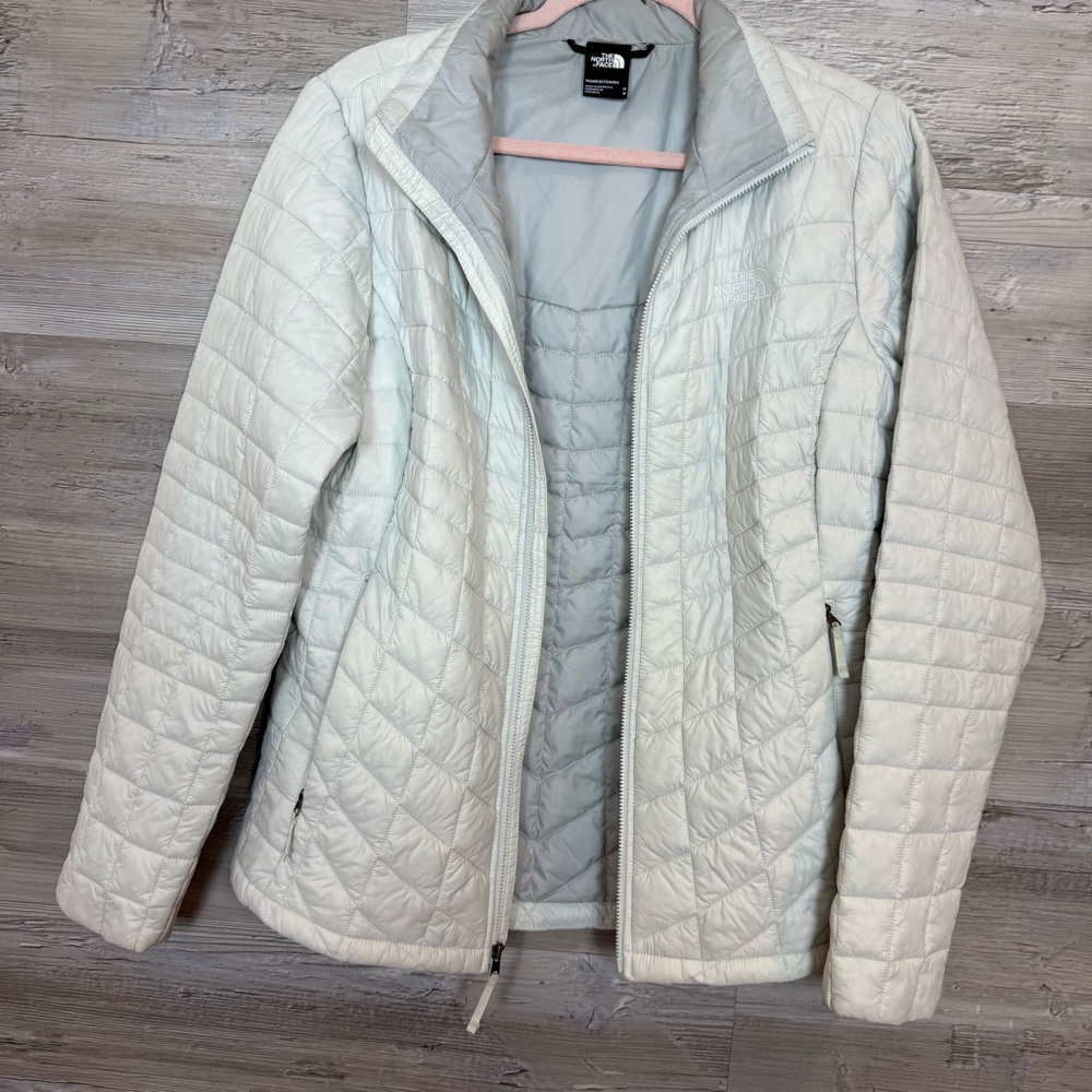 The North Face Women's Puffer Jacket - White - Picture 8 of 9